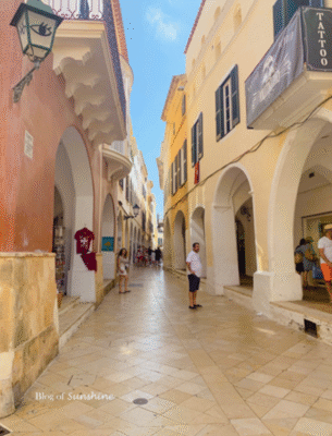 ciutadella-menorca-arched-street-shopping-old-town