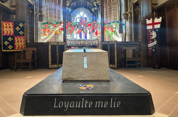 Grave of Richard III - Loyaulte Me Lie