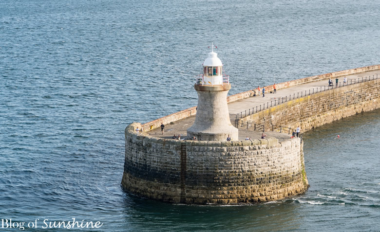 tynemouth-lighthouse-and-pier-view