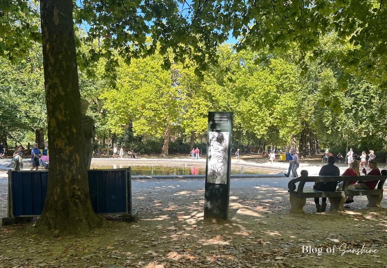 Street musicians on steps at Brussels Park under trees