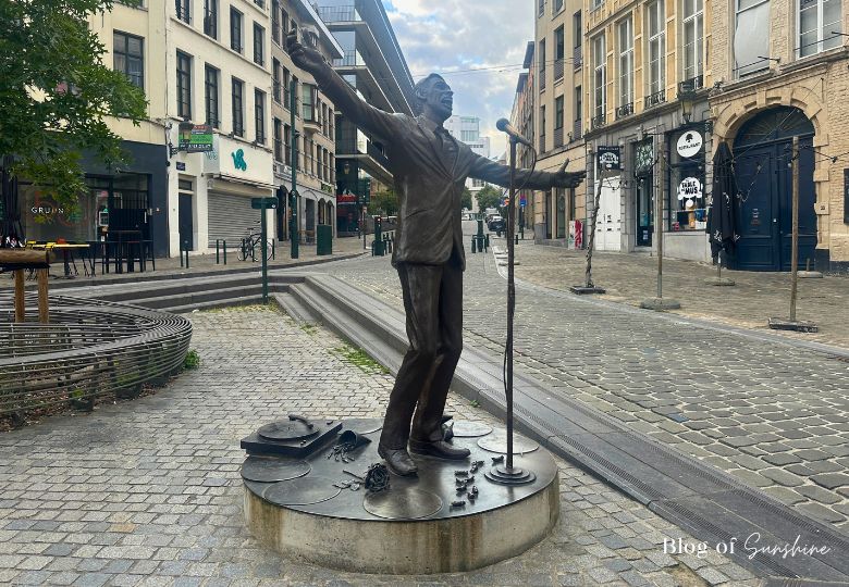 Statue of Jacques Brel singing with outstretched arms in Brussels