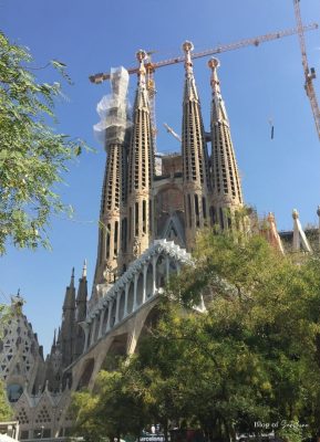 Sagrada Família towers with cranes